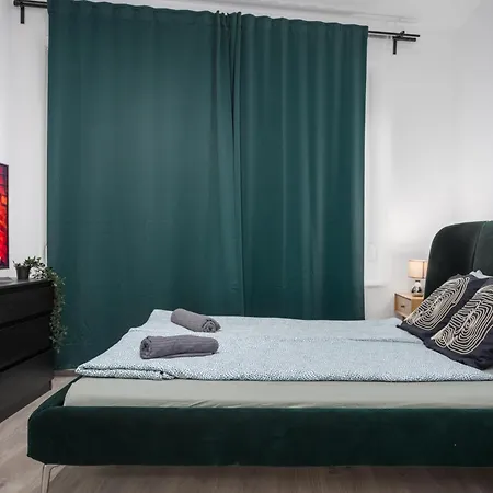 New Tranquil With Free Parking Apartman *