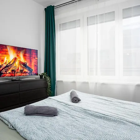 New Tranquil With Free Parking Apartman *